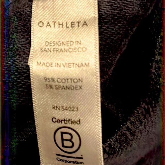 Athleta  black shorts with pockets - Picture 4 of 4